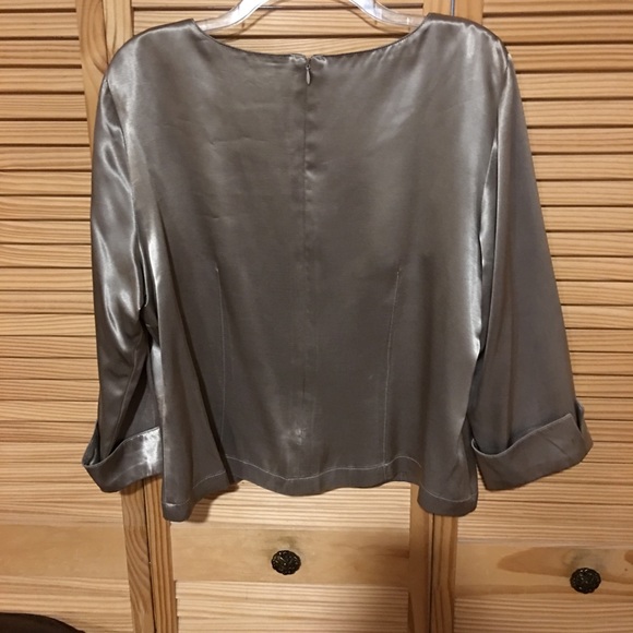 Urban Collection by Jerell - ladies top - Picture 3 of 3